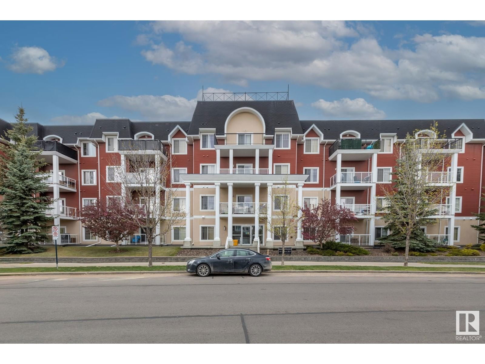 #219 - 226 MACEWAN RD Image 1
