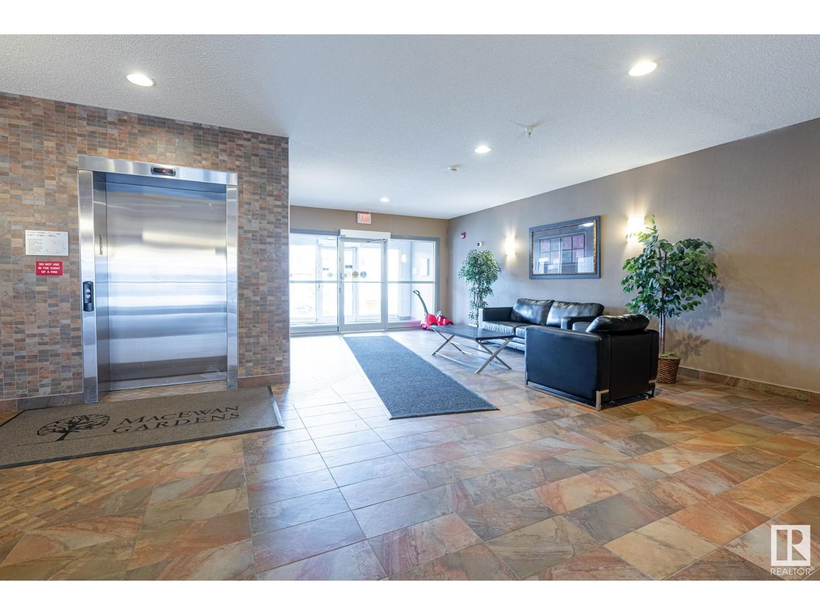 #219 - 226 MACEWAN RD Image 14