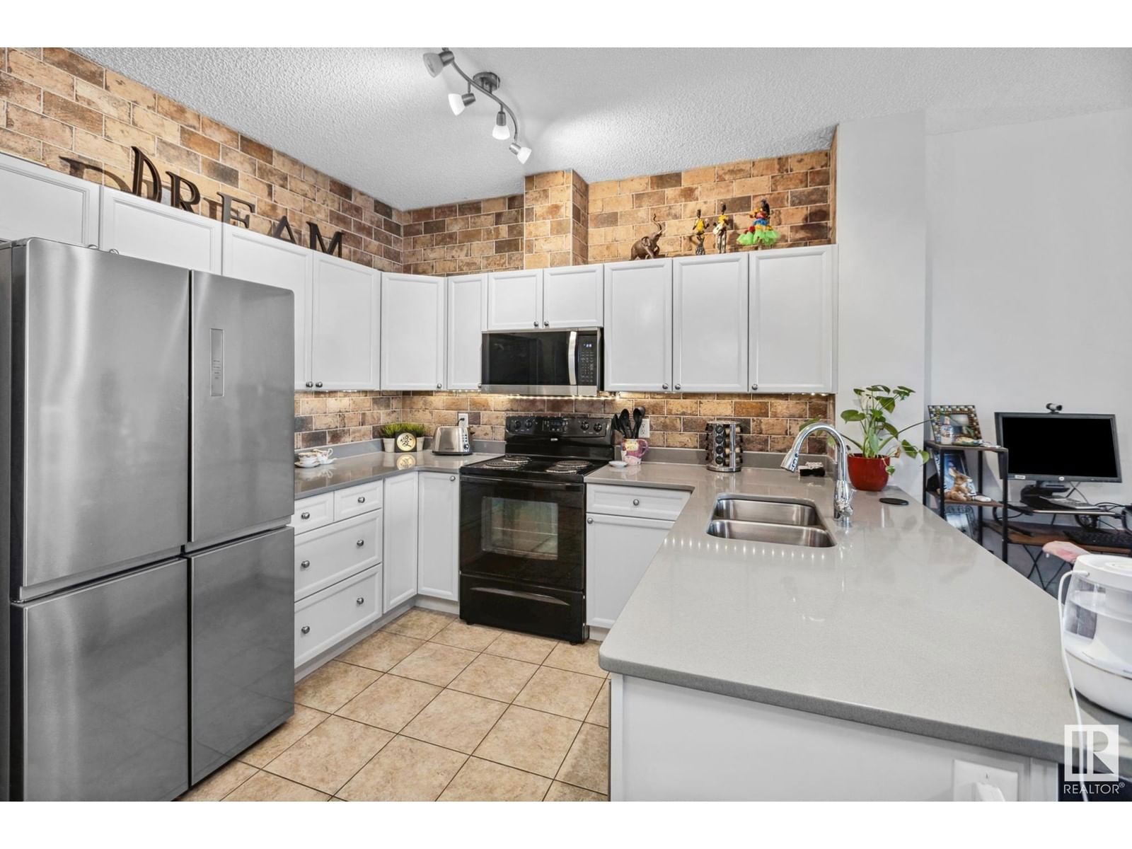 #219 - 226 MACEWAN RD Image 21