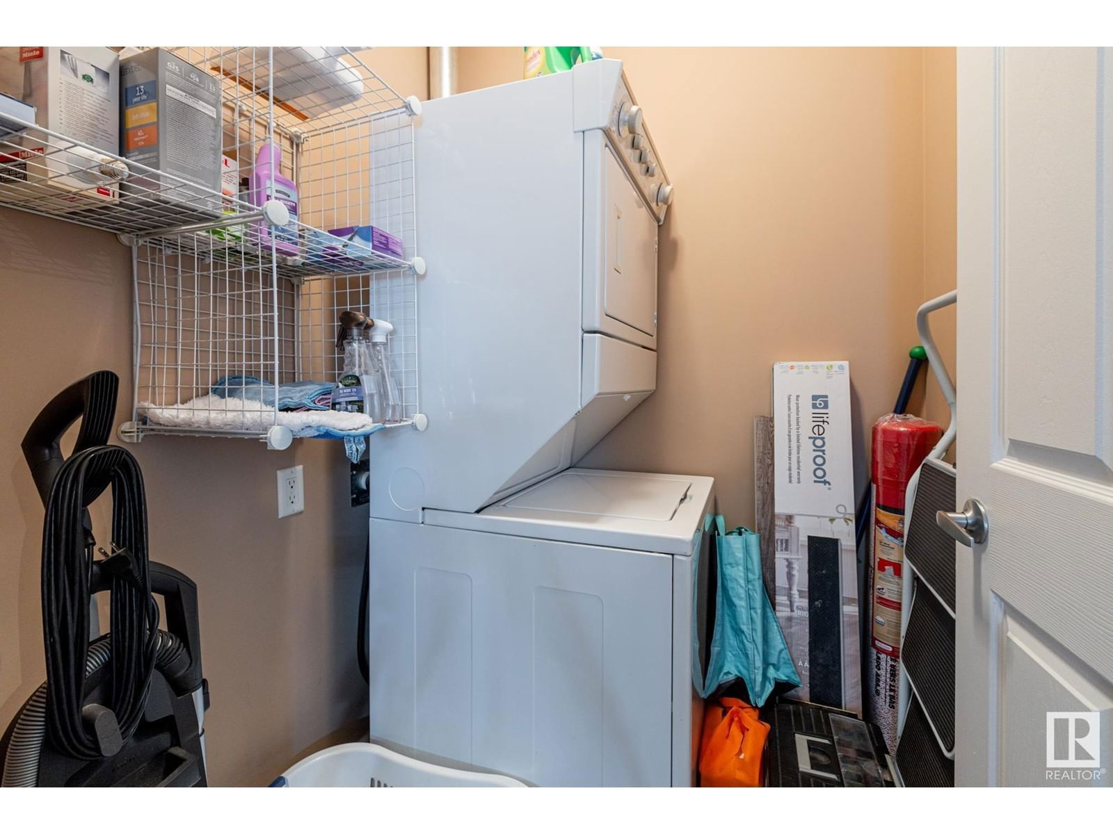 #219 - 226 MACEWAN RD Image 38