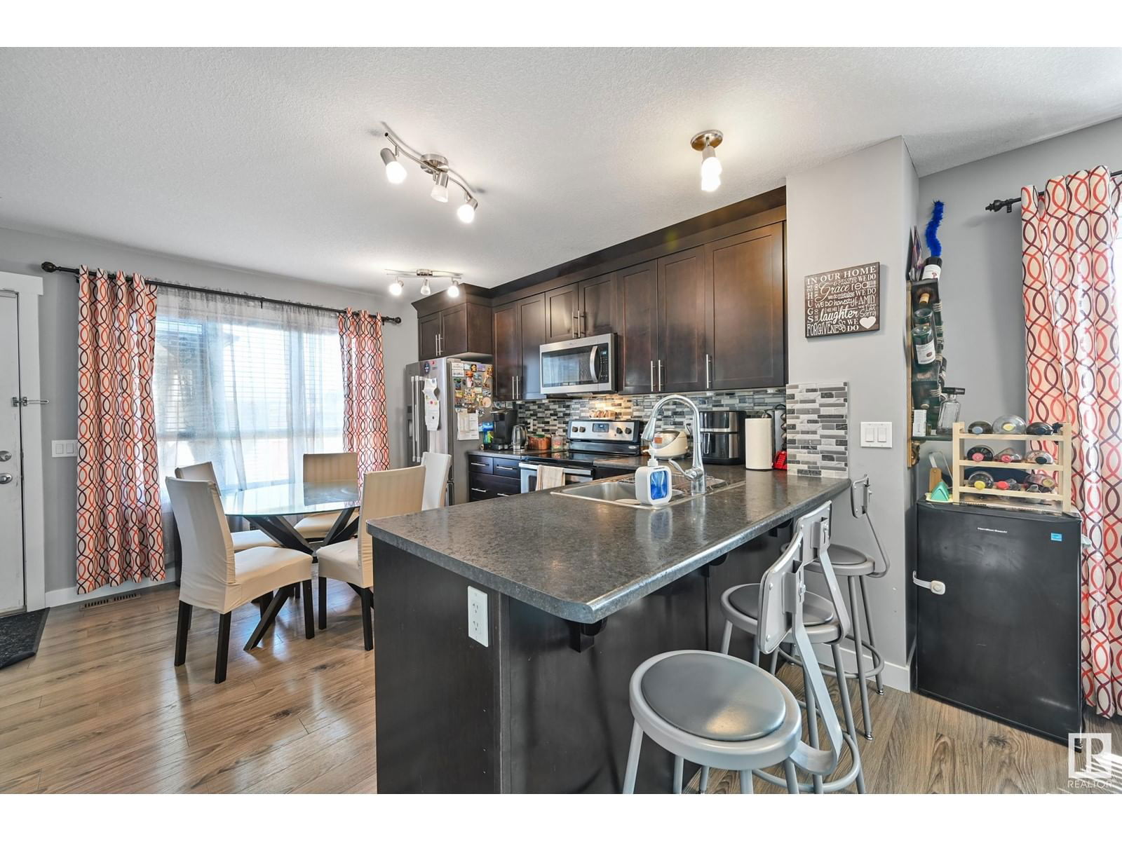 7303 Edgemont Wy Edmonton, Alberta