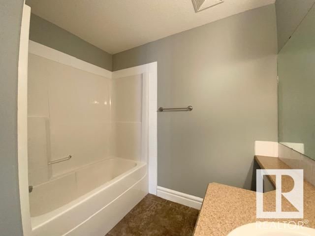 3906 56 AV Image 30