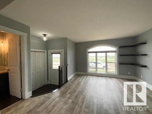 3906 56 AV Image 6