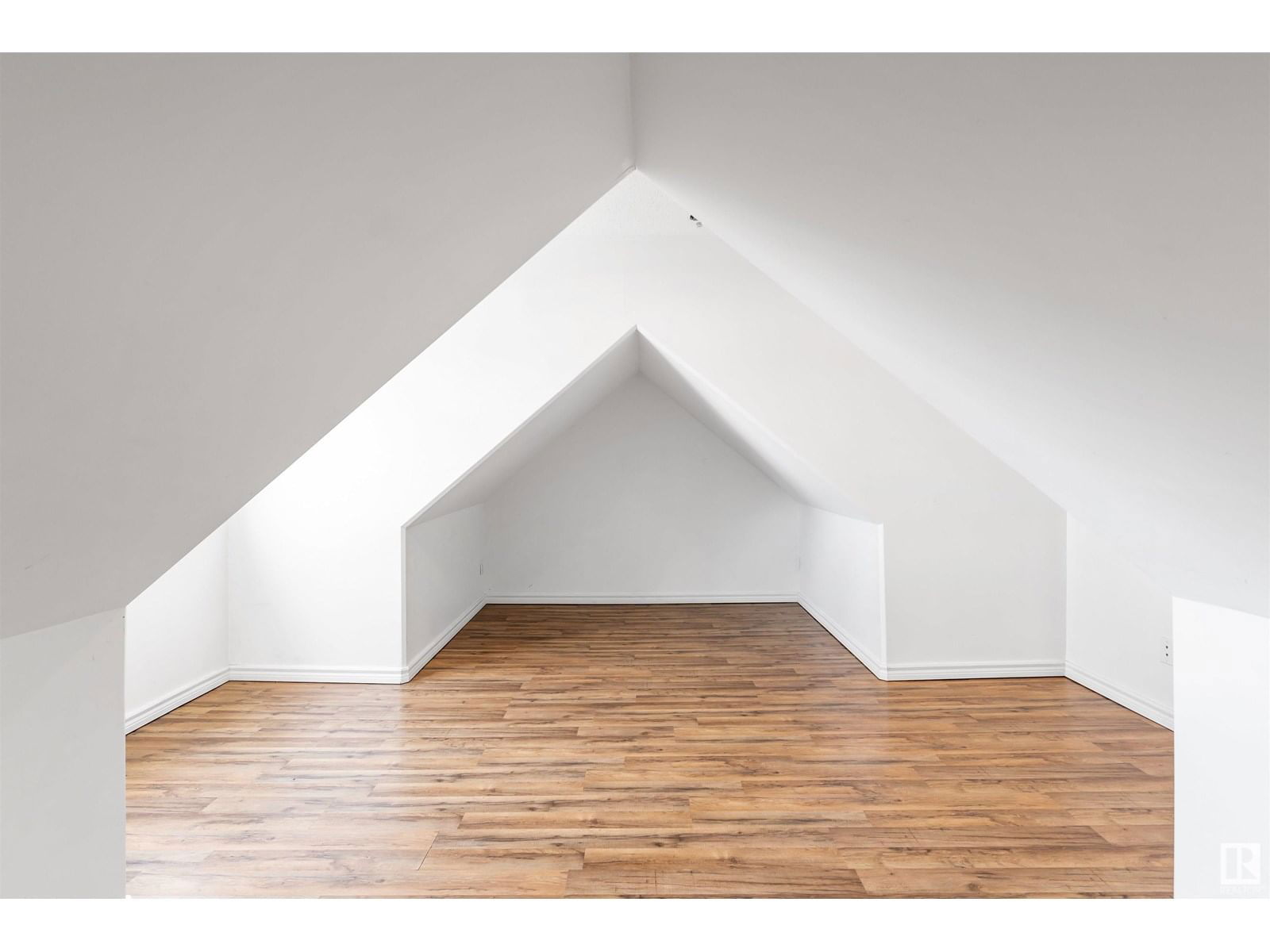 NW - 12114 85 ST Image 14