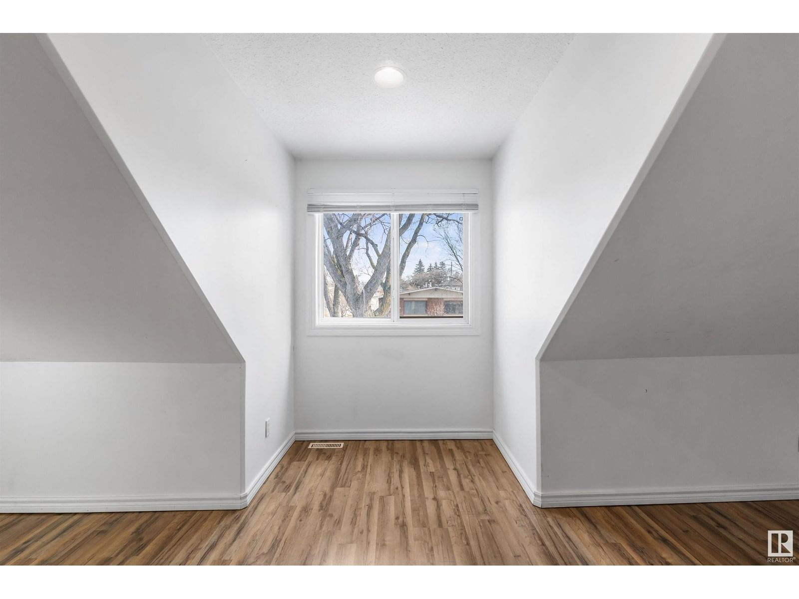 NW - 12114 85 ST Image 15
