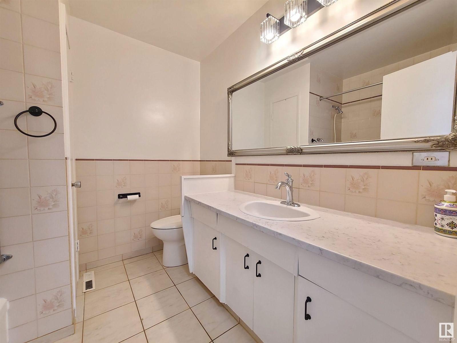 15116 75a St Nw Edmonton, Alberta