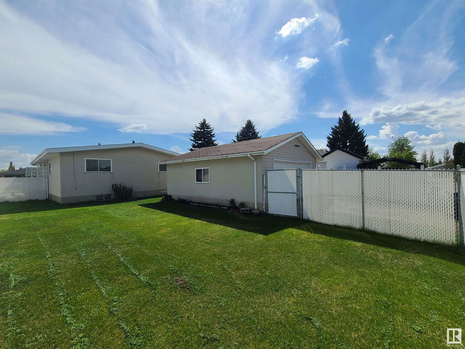 15116 75a St Nw Edmonton, Alberta