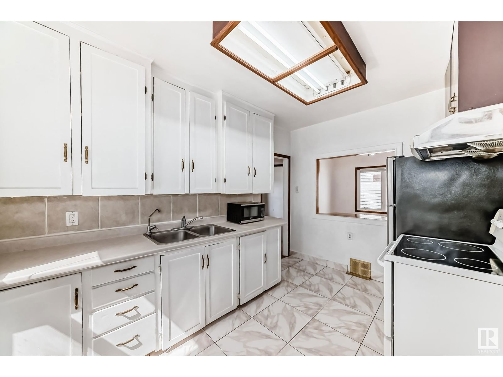 11216 94 St Edmonton, Alberta