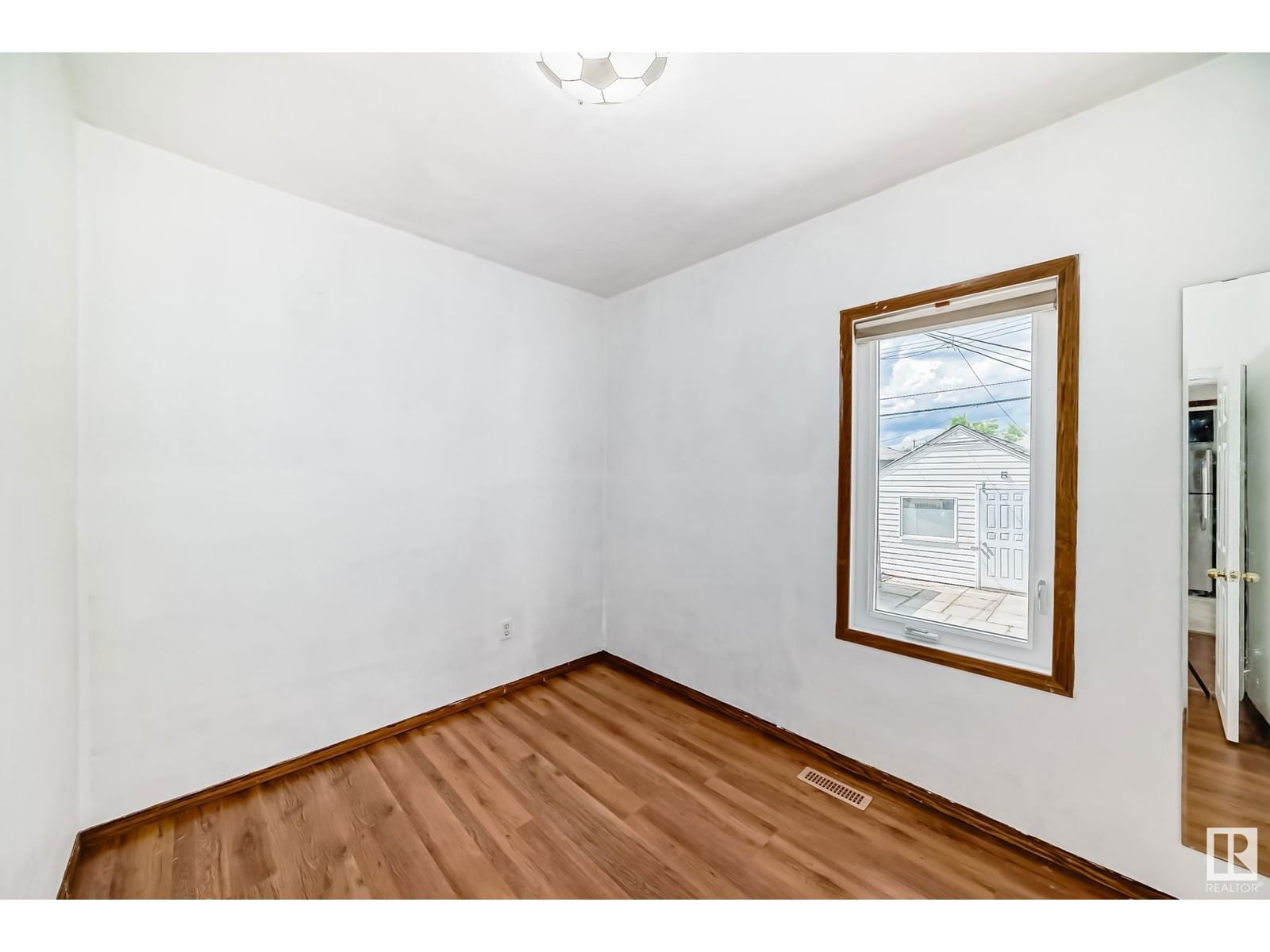 11216 94 St Edmonton, Alberta