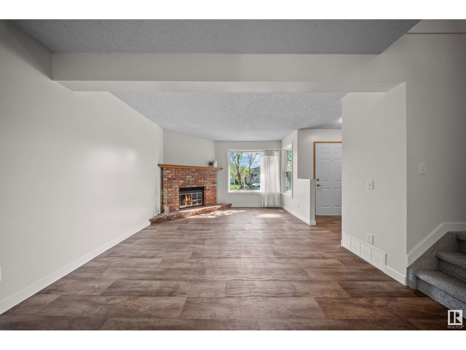 332 Kirkpatrick Cr Edmonton, Alberta