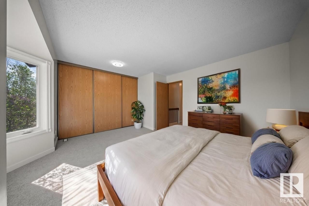 332 Kirkpatrick Cr Edmonton, Alberta