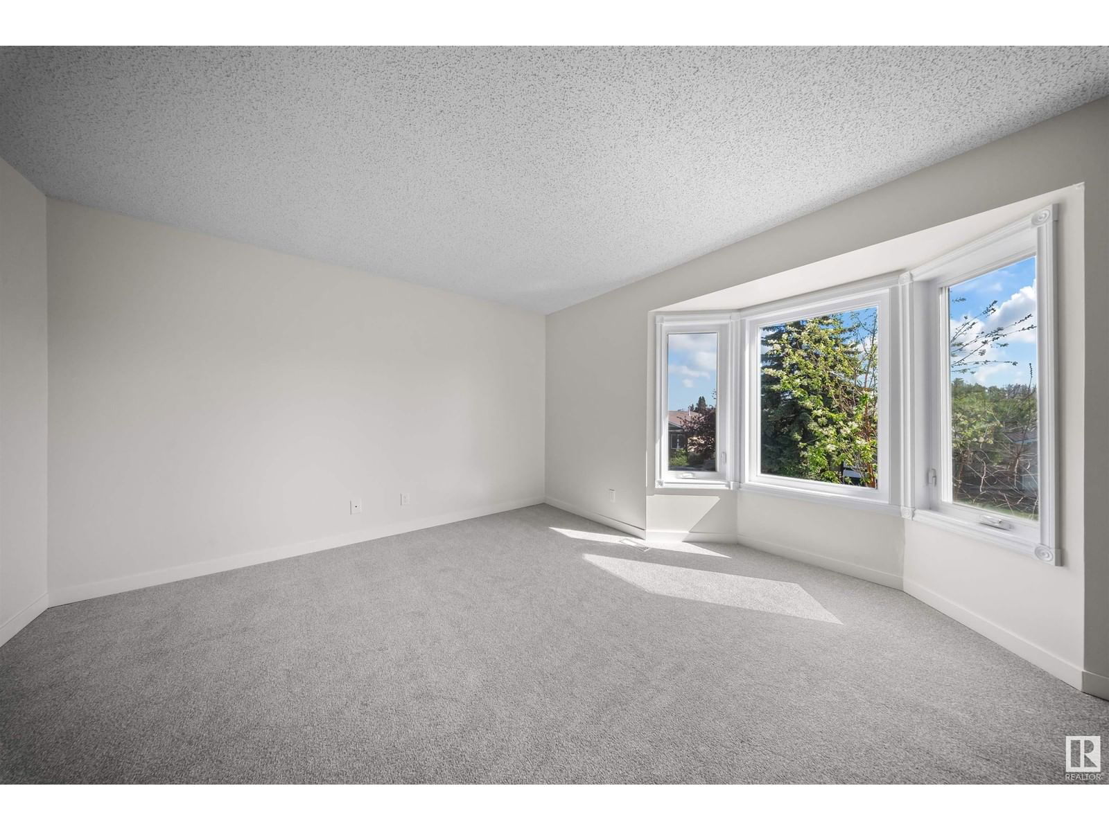 332 Kirkpatrick Cr Edmonton, Alberta