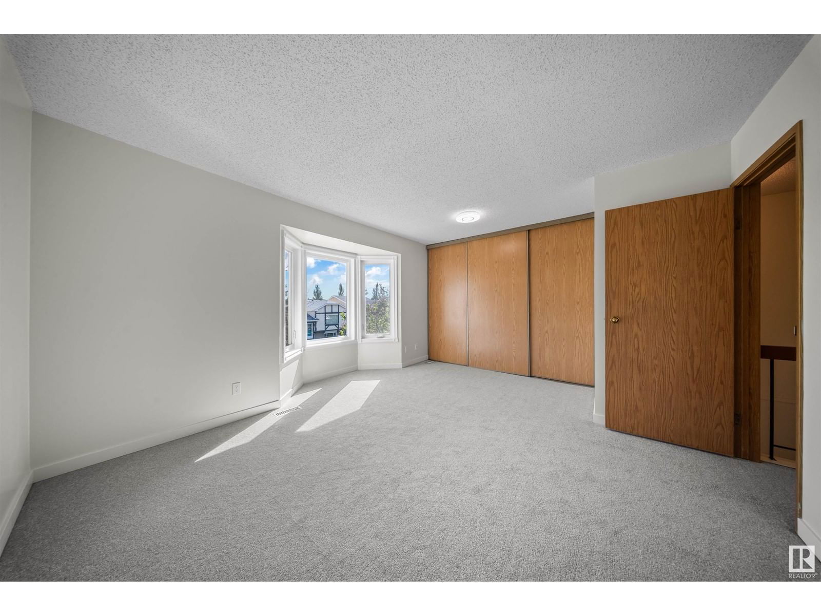 332 Kirkpatrick Cr Edmonton, Alberta