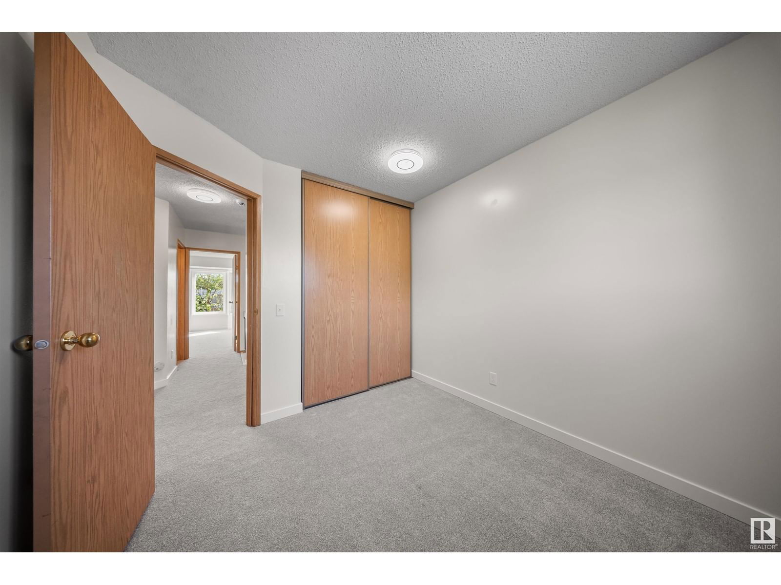 332 Kirkpatrick Cr Edmonton, Alberta