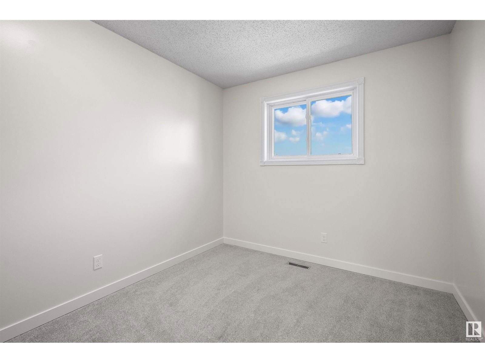 332 Kirkpatrick Cr Edmonton, Alberta
