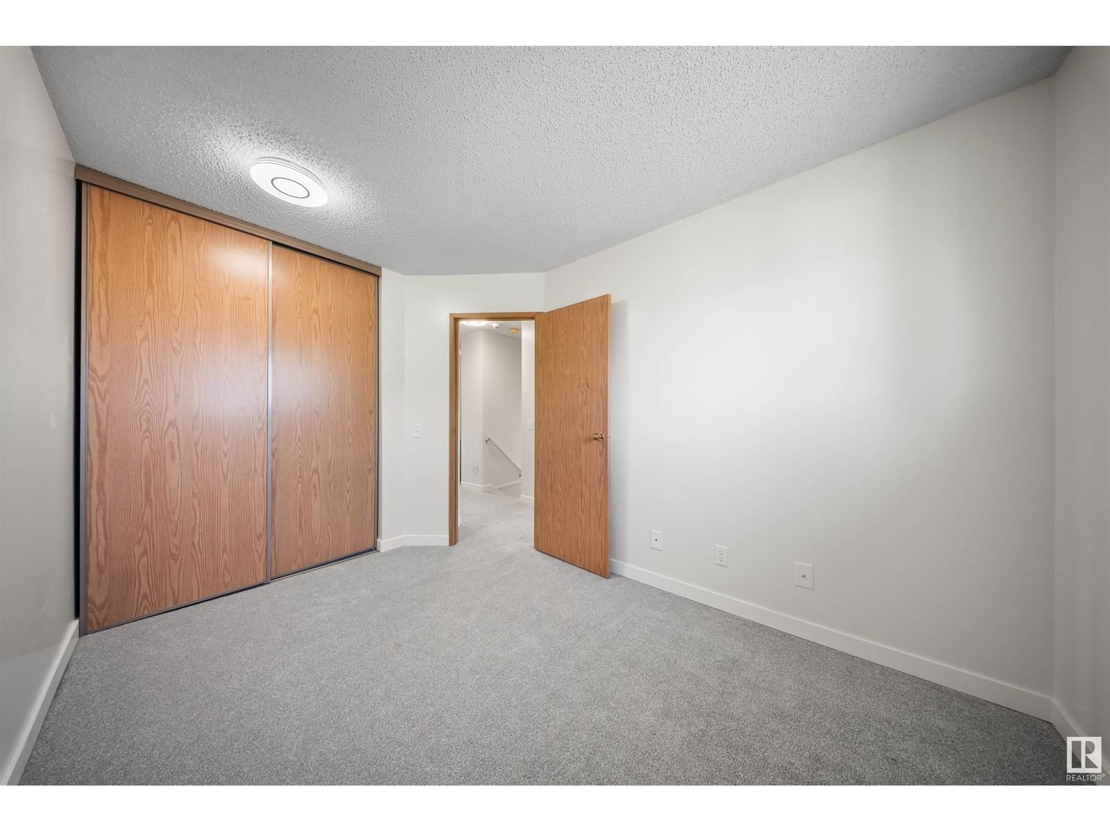 332 Kirkpatrick Cr Edmonton, Alberta