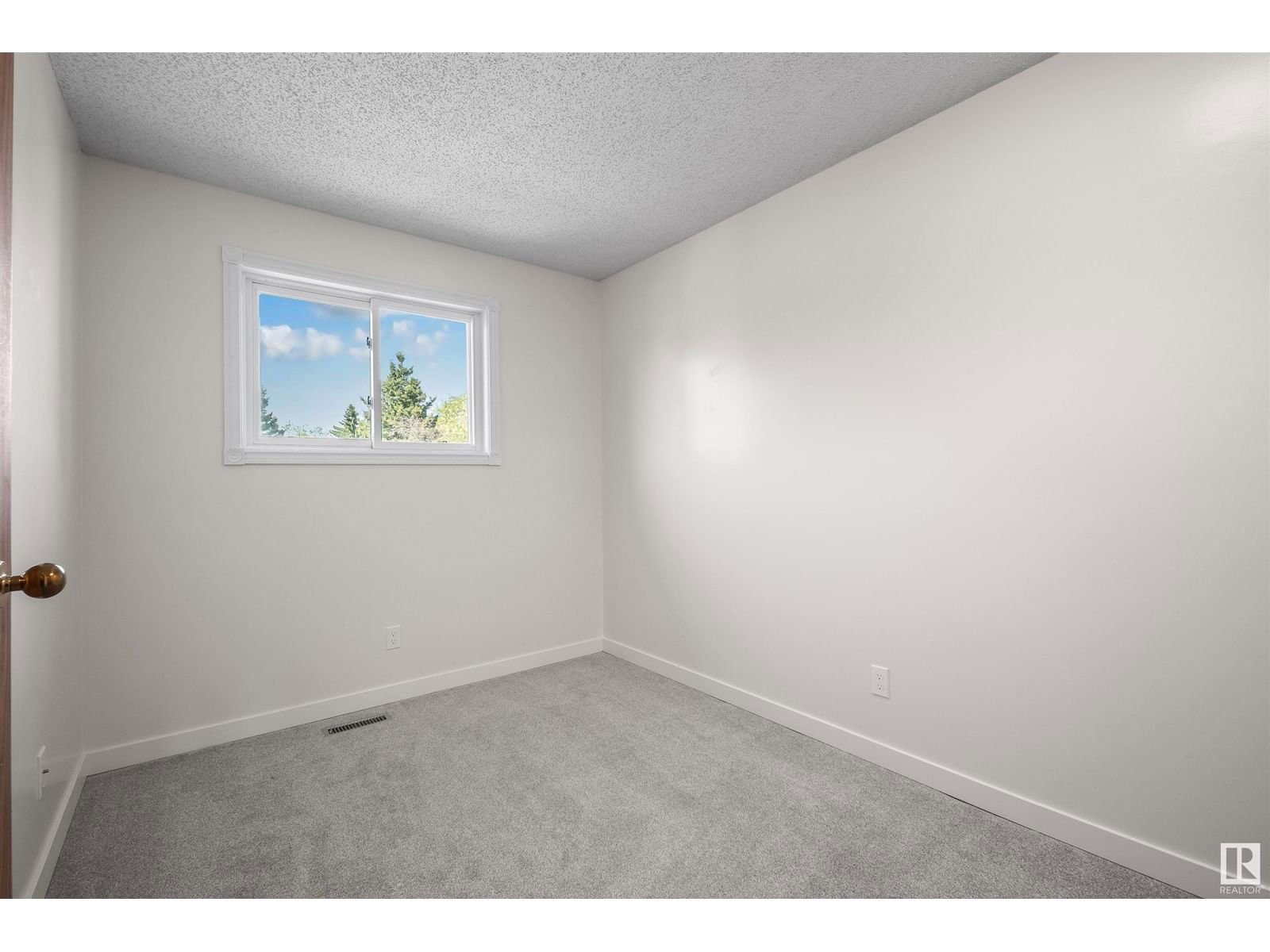 332 Kirkpatrick Cr Edmonton, Alberta