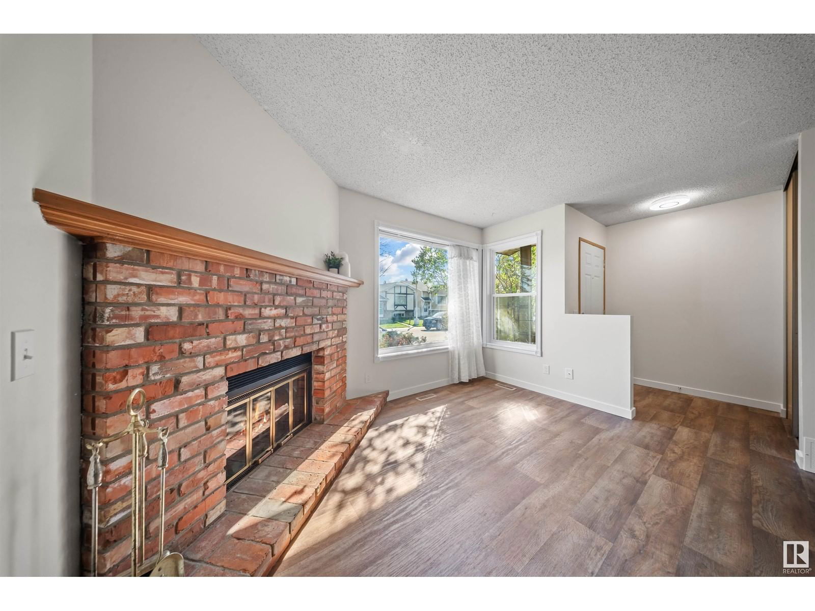 332 Kirkpatrick Cr Edmonton, Alberta