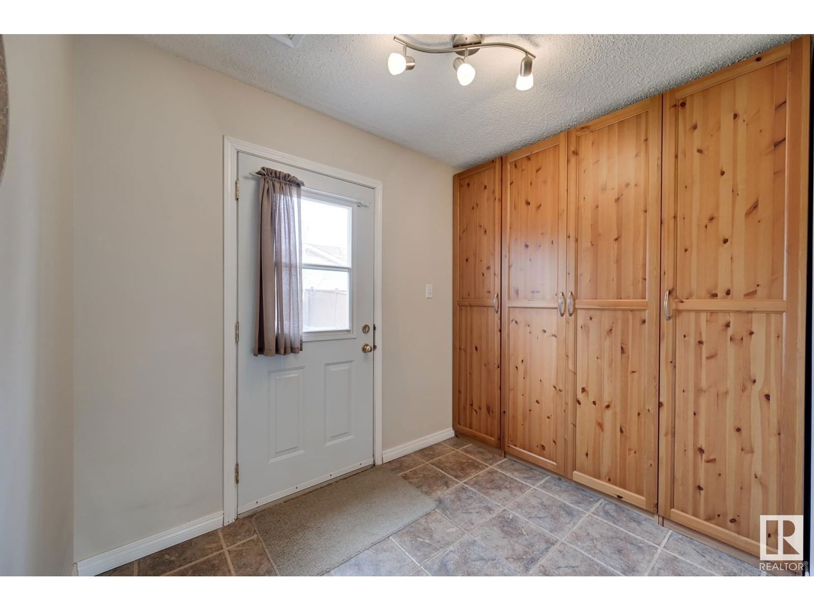 10440 16 Avenue Avenue Edmonton, Alberta