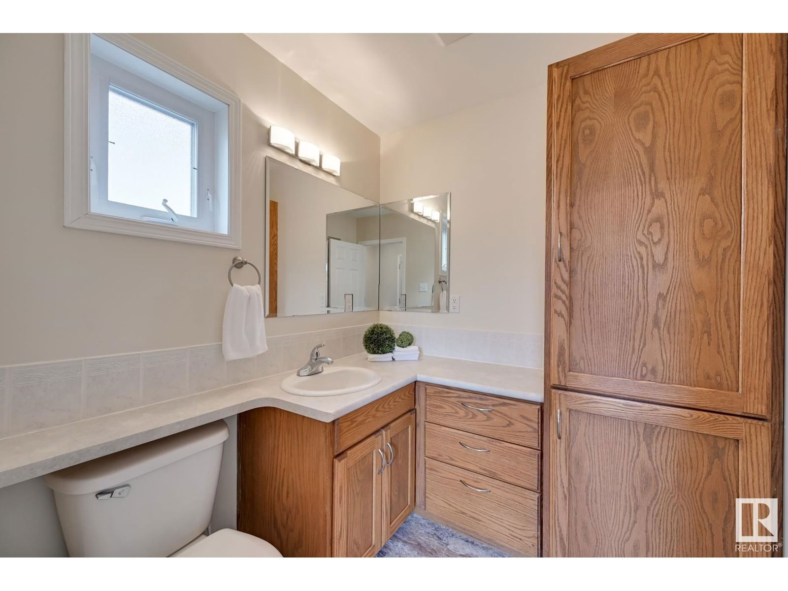 10440 16 Avenue Avenue Edmonton, Alberta