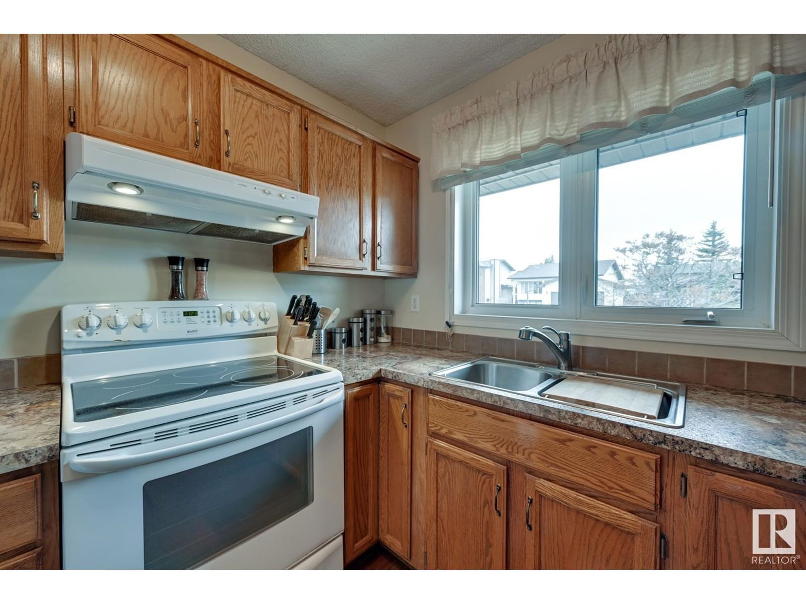 10440 16 Avenue Avenue Edmonton, Alberta