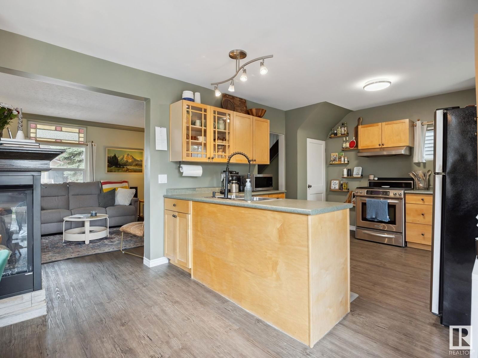 Nw - 11211 95a St Edmonton, Alberta