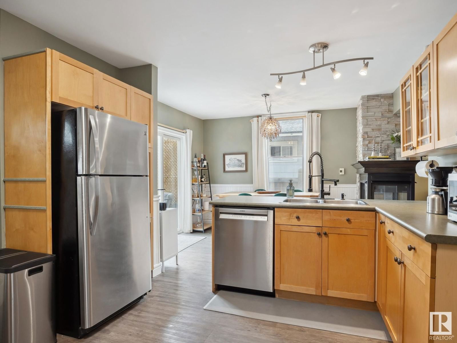 Nw - 11211 95a St Edmonton, Alberta