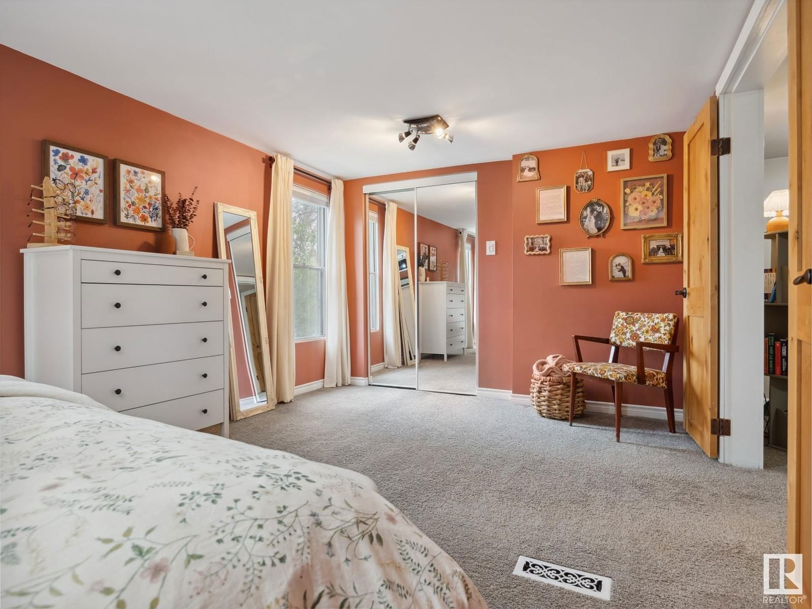 Nw - 11211 95a St Edmonton, Alberta
