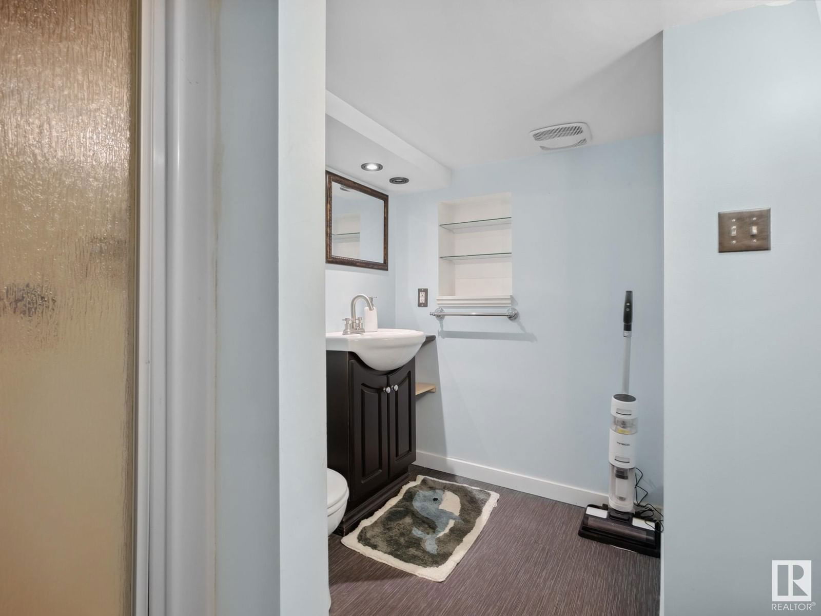Nw - 11211 95a St Edmonton, Alberta