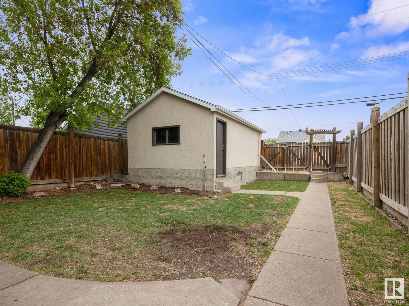 Nw - 11211 95a St Edmonton, Alberta