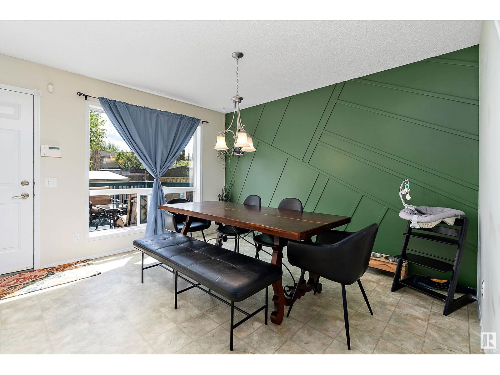 1107 Hyndman Rd Edmonton, Alberta