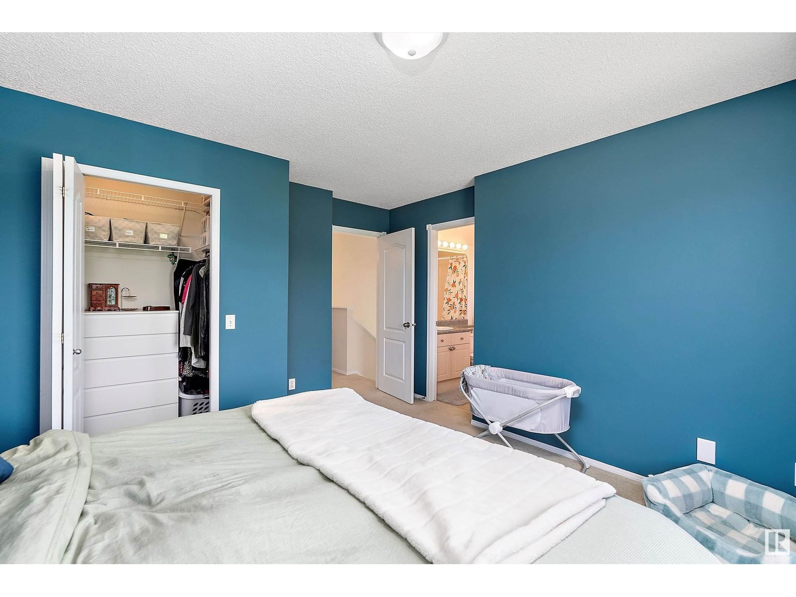 1107 Hyndman Rd Edmonton, Alberta