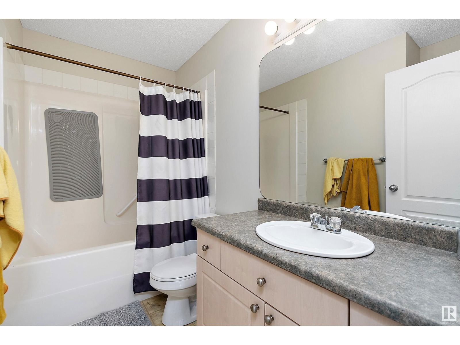1107 Hyndman Rd Edmonton, Alberta