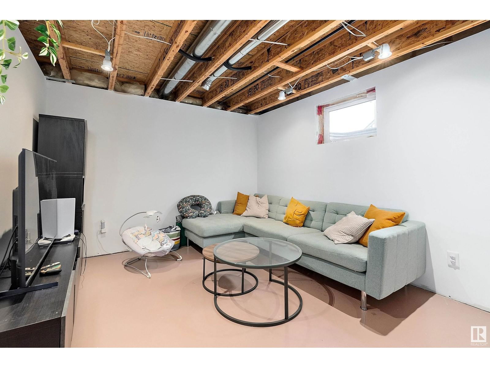 1107 Hyndman Rd Edmonton, Alberta