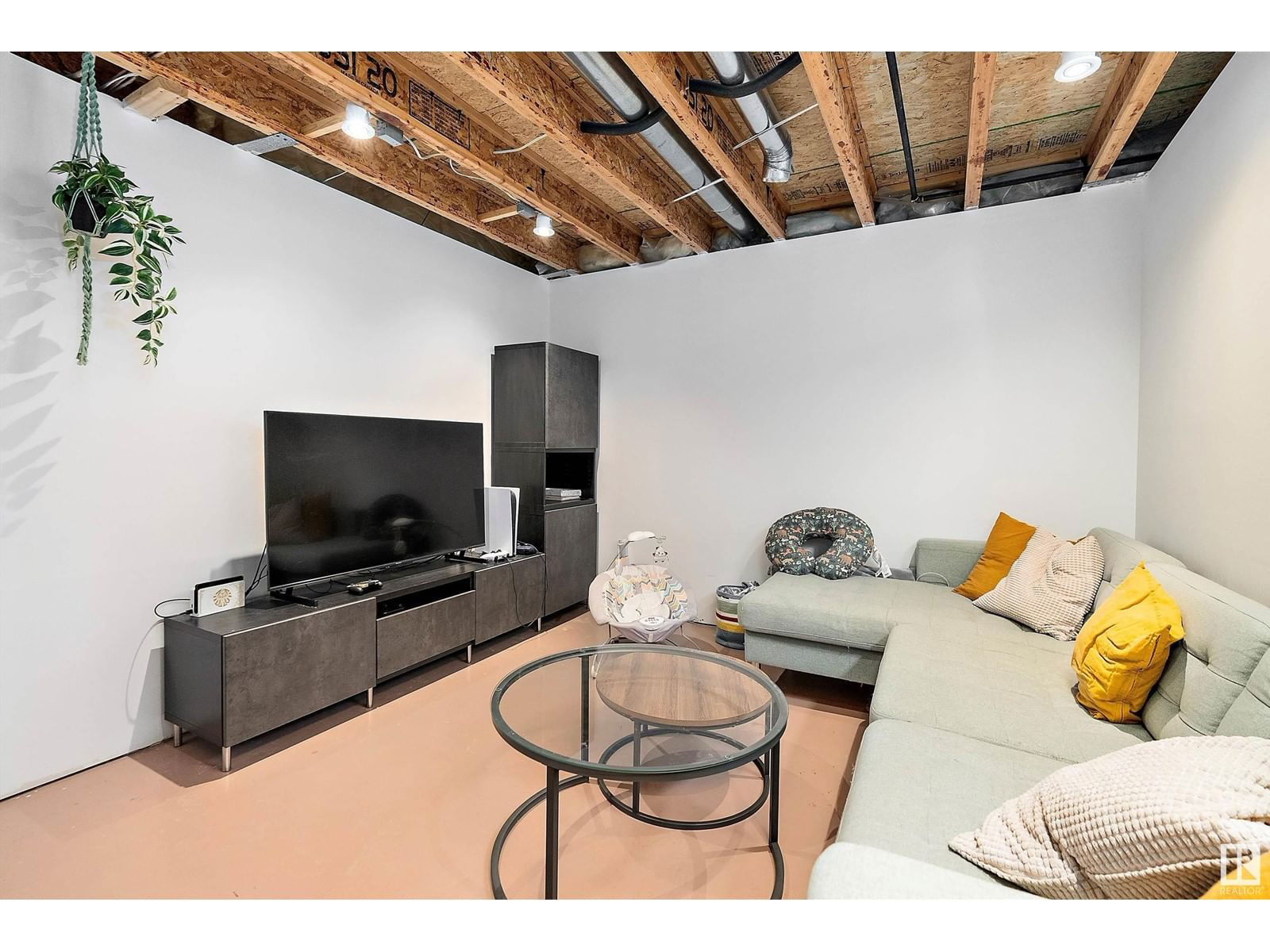 1107 Hyndman Rd Edmonton, Alberta