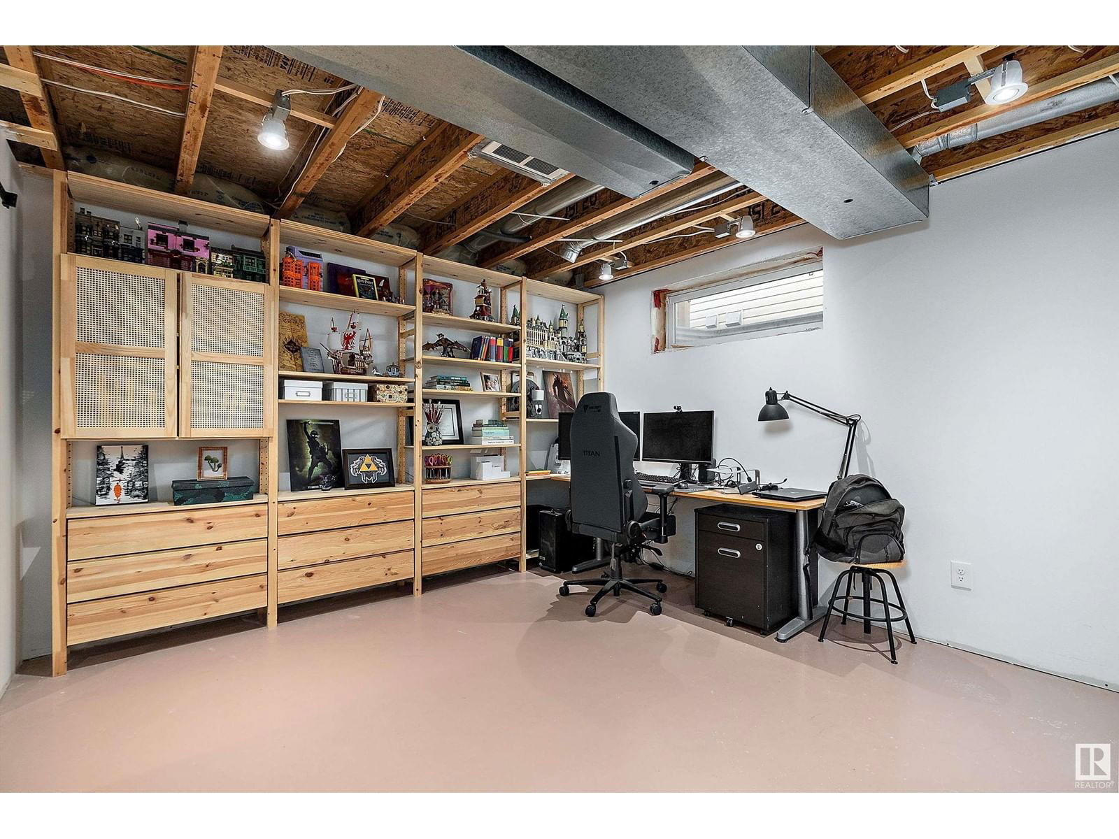 1107 Hyndman Rd Edmonton, Alberta