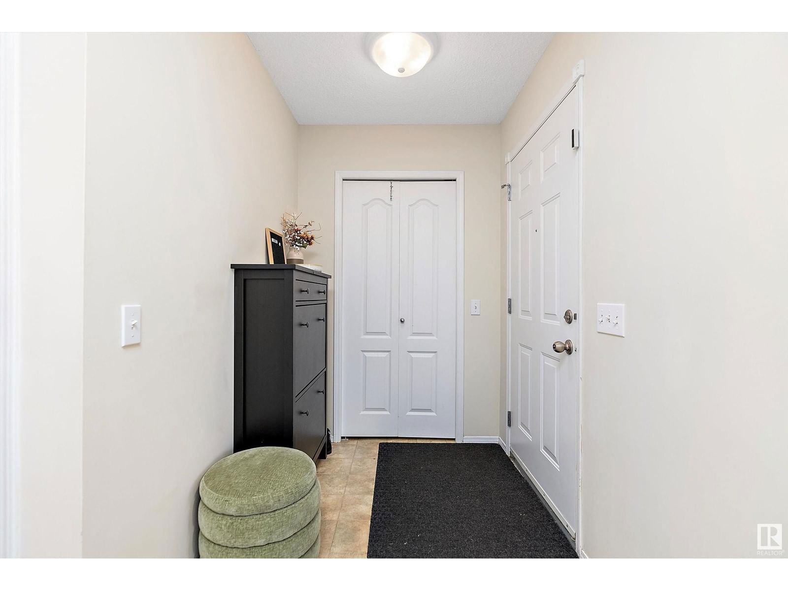 1107 Hyndman Rd Edmonton, Alberta