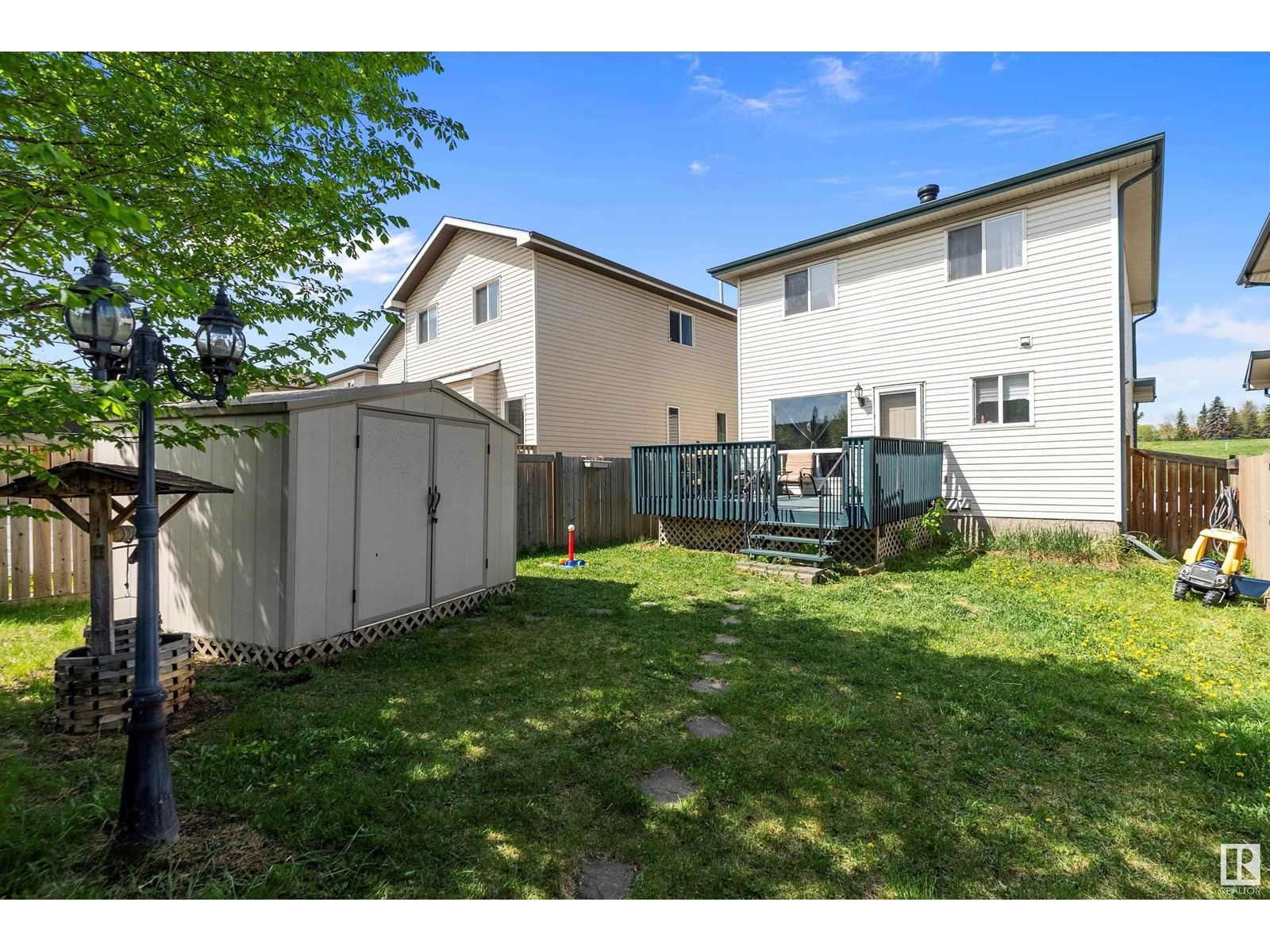 1107 Hyndman Rd Edmonton, Alberta