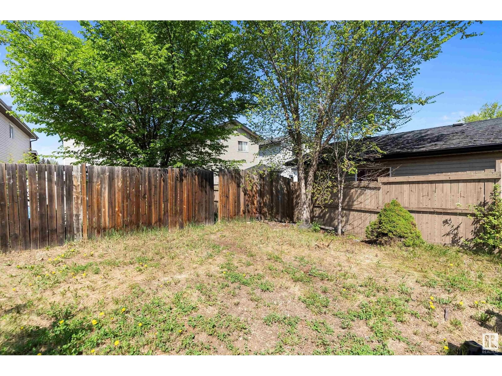 1107 Hyndman Rd Edmonton, Alberta