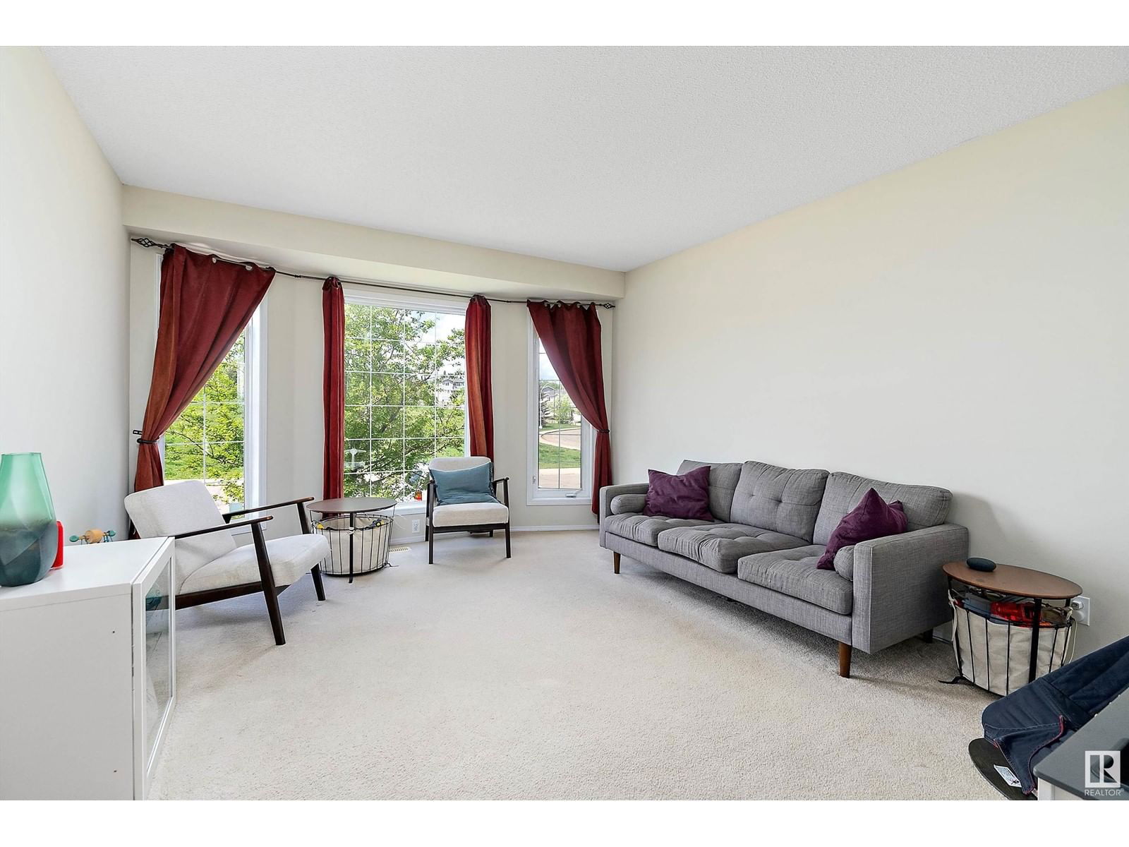 1107 Hyndman Rd Edmonton, Alberta