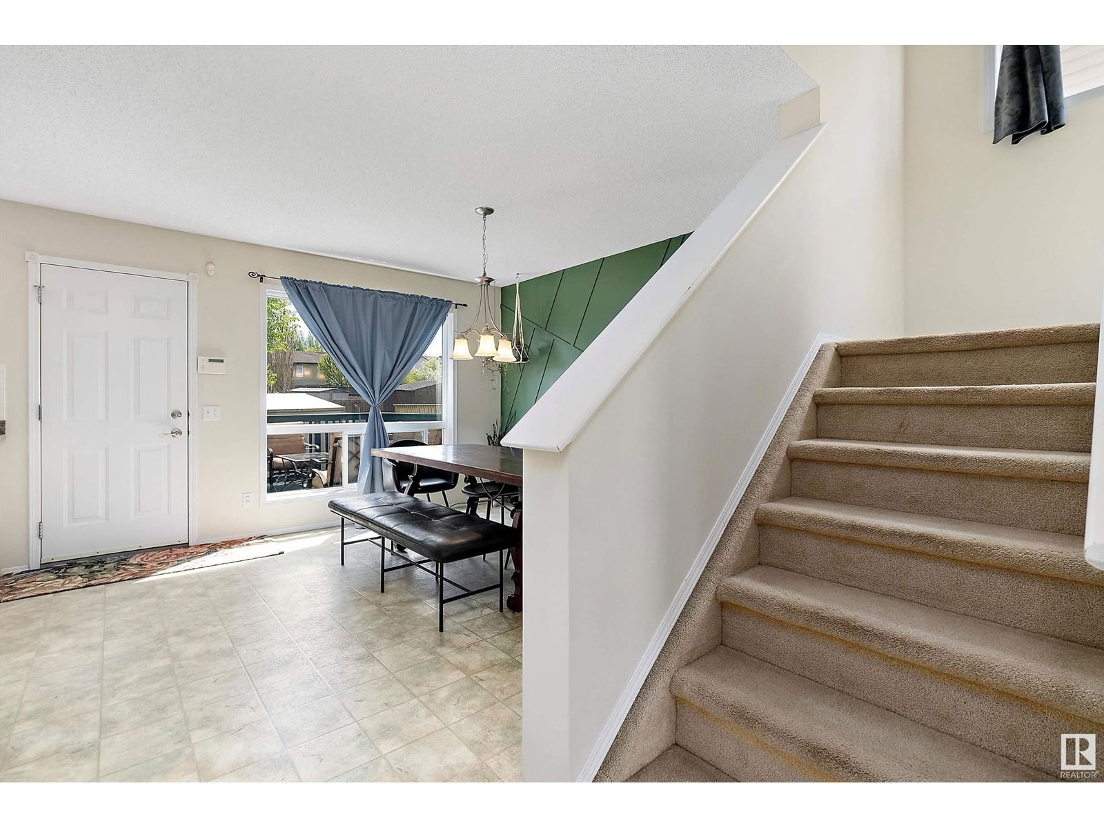 1107 Hyndman Rd Edmonton, Alberta