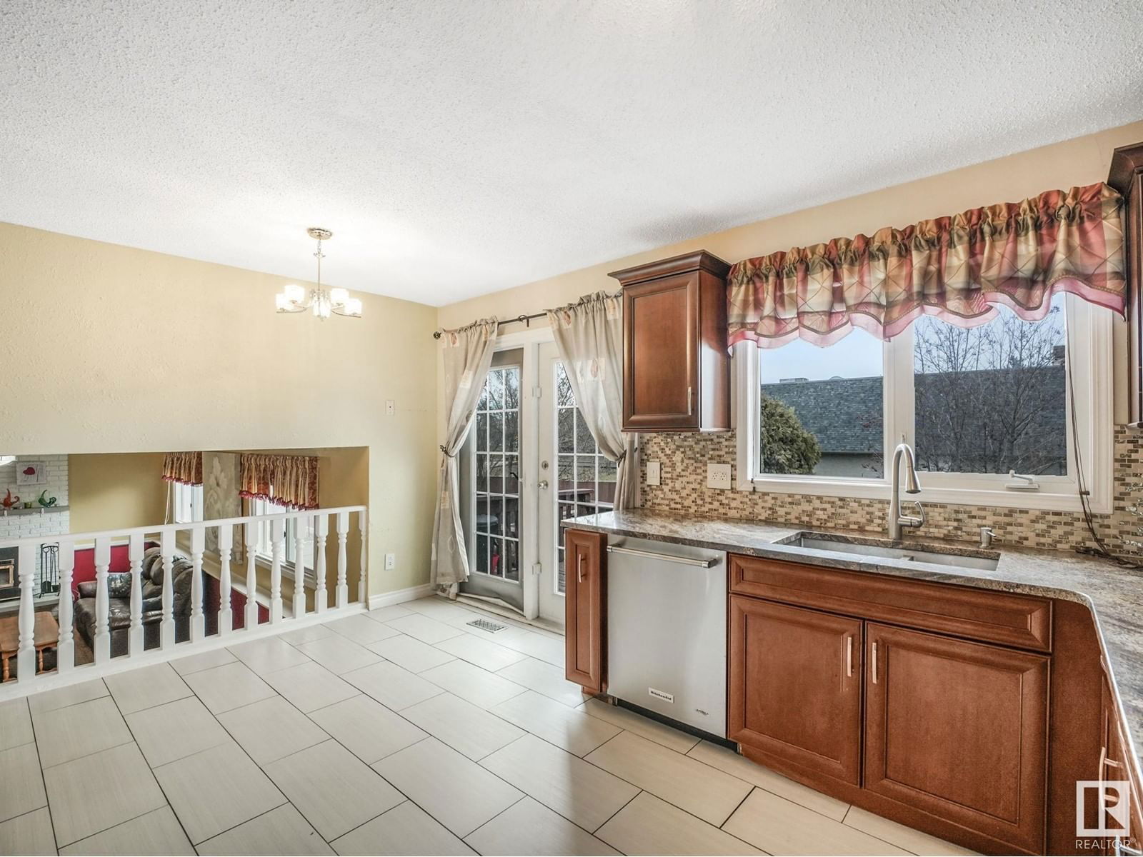 Nw - 18409 62b Av Edmonton, Alberta