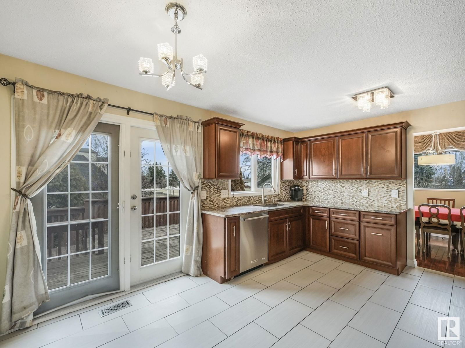 Nw - 18409 62b Av Edmonton, Alberta