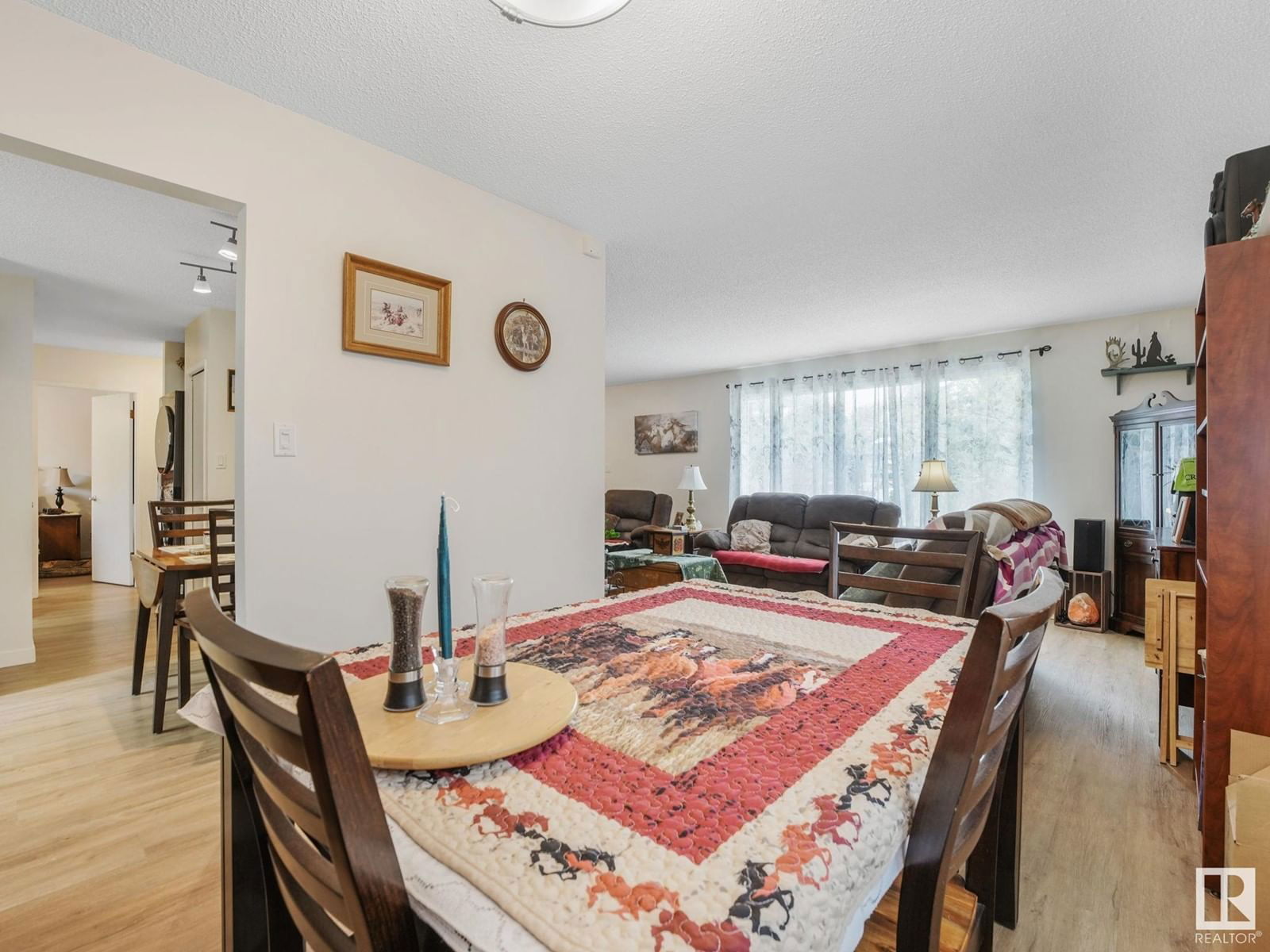 7120 39 Av Edmonton, Alberta