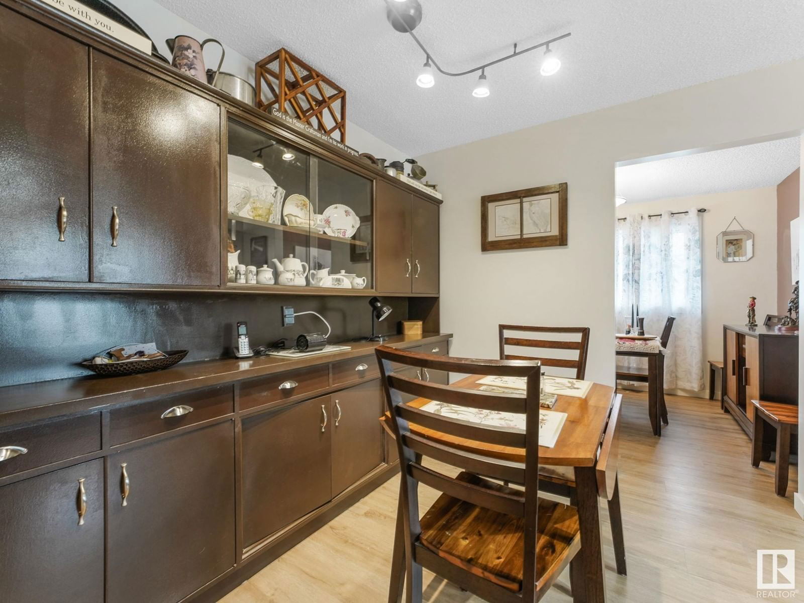 7120 39 Av Edmonton, Alberta