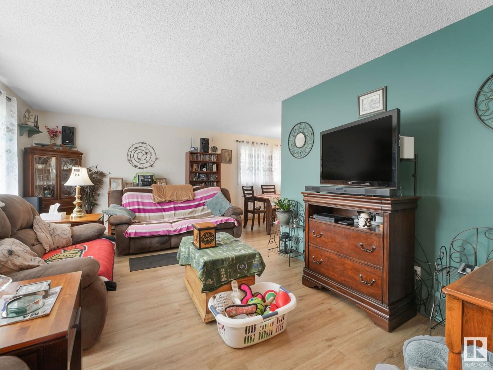 7120 39 Av Edmonton, Alberta