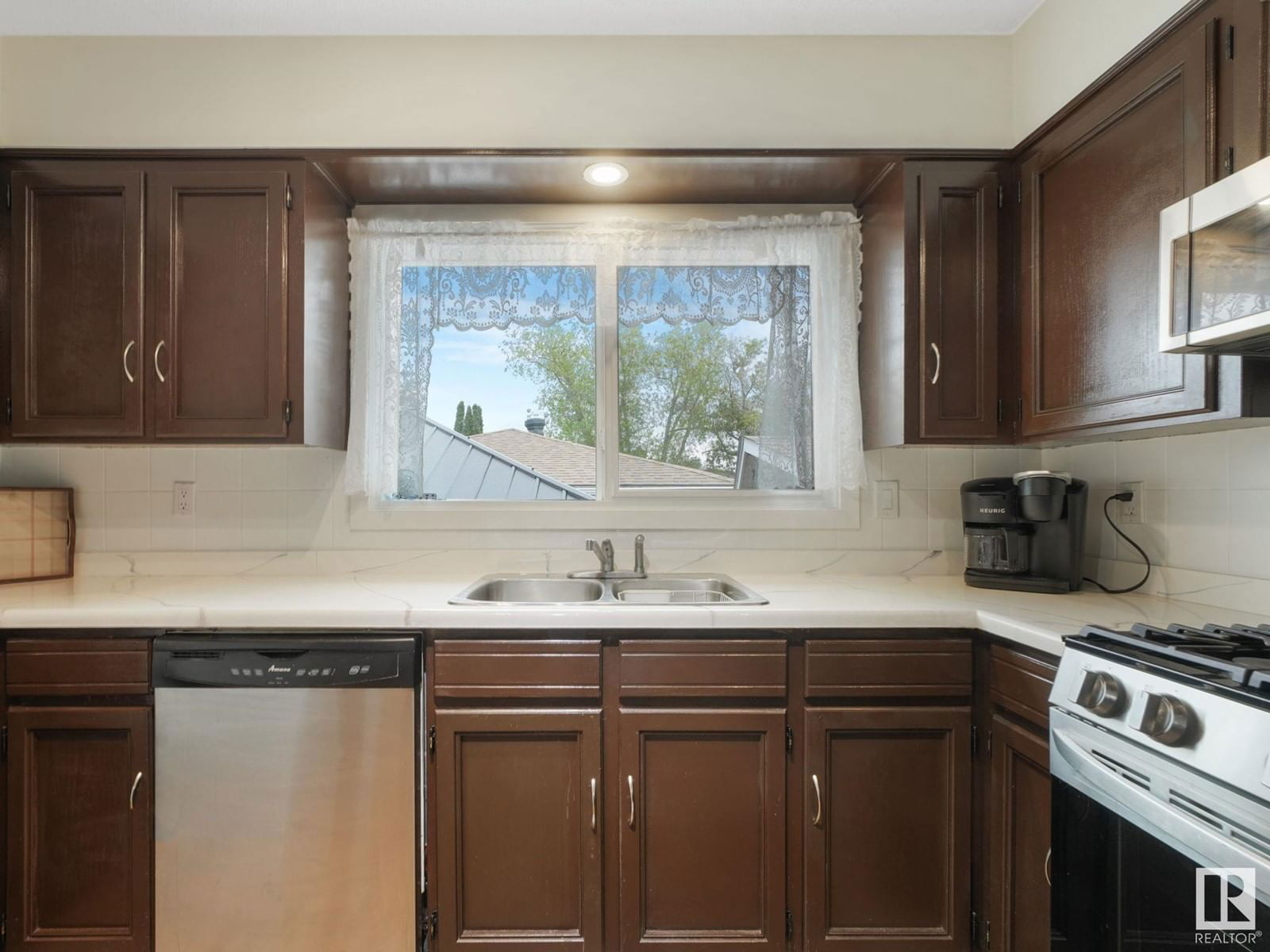 7120 39 Av Edmonton, Alberta