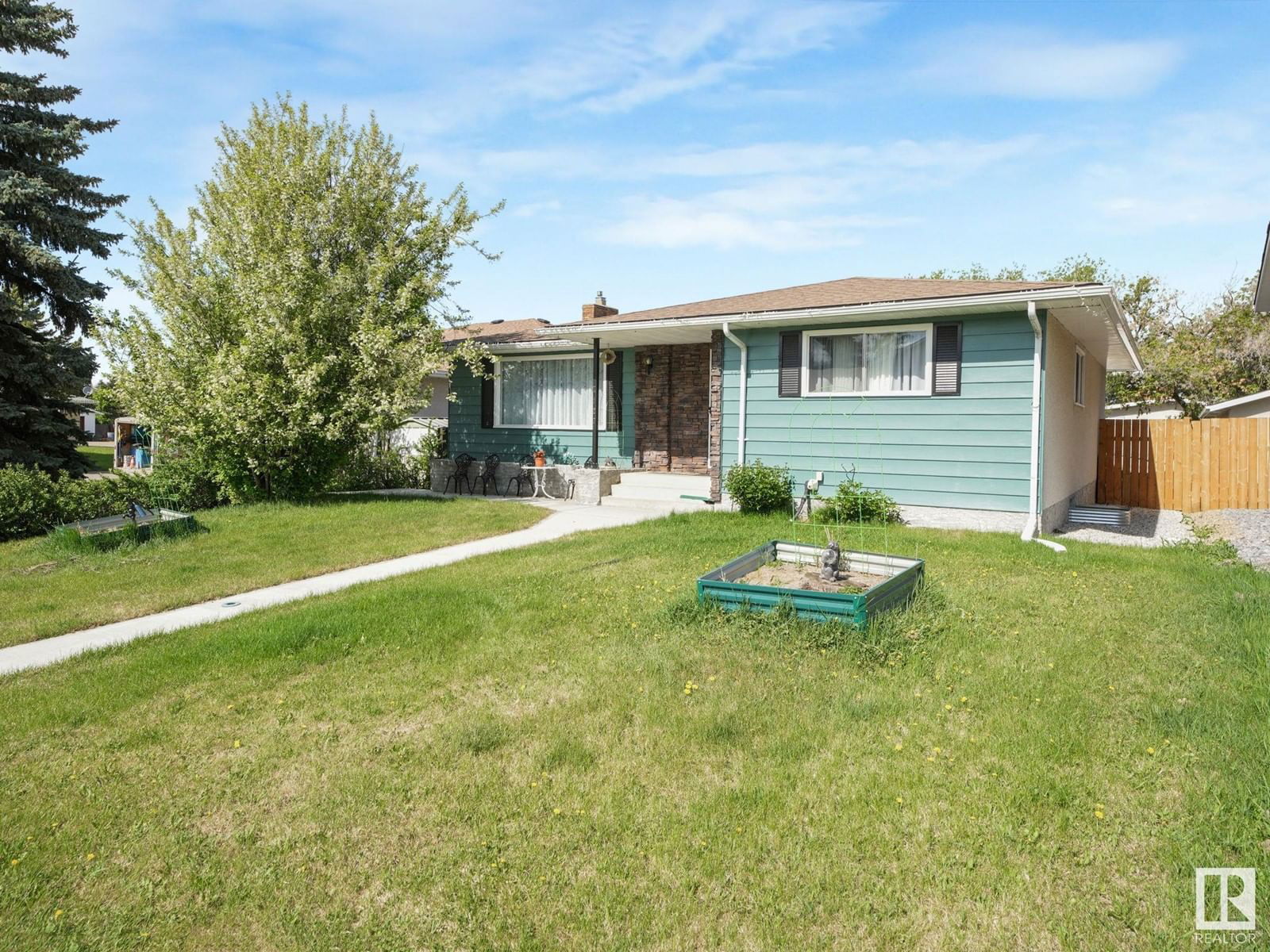 7120 39 Av Edmonton, Alberta