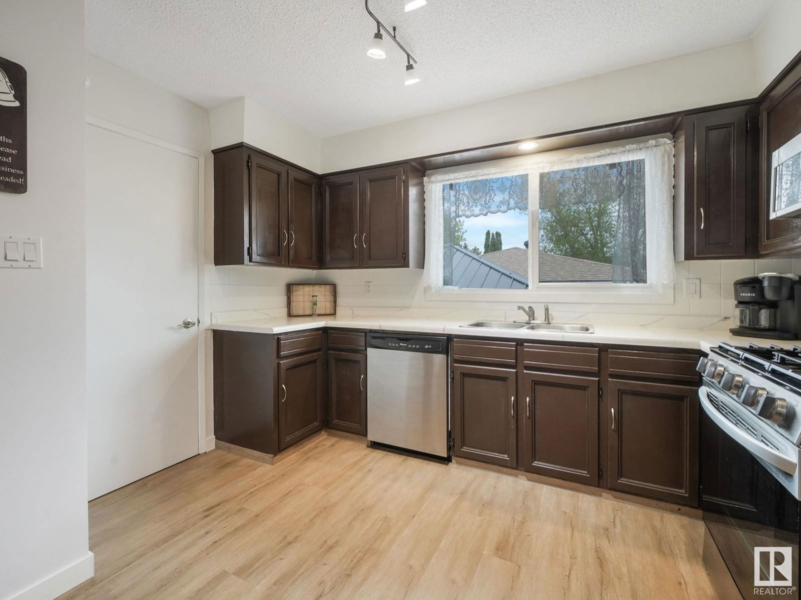 7120 39 Av Edmonton, Alberta