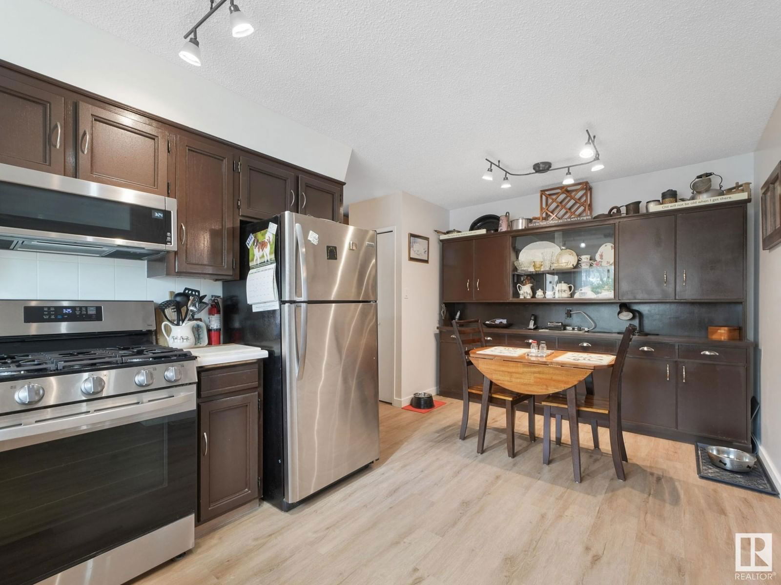 7120 39 Av Edmonton, Alberta